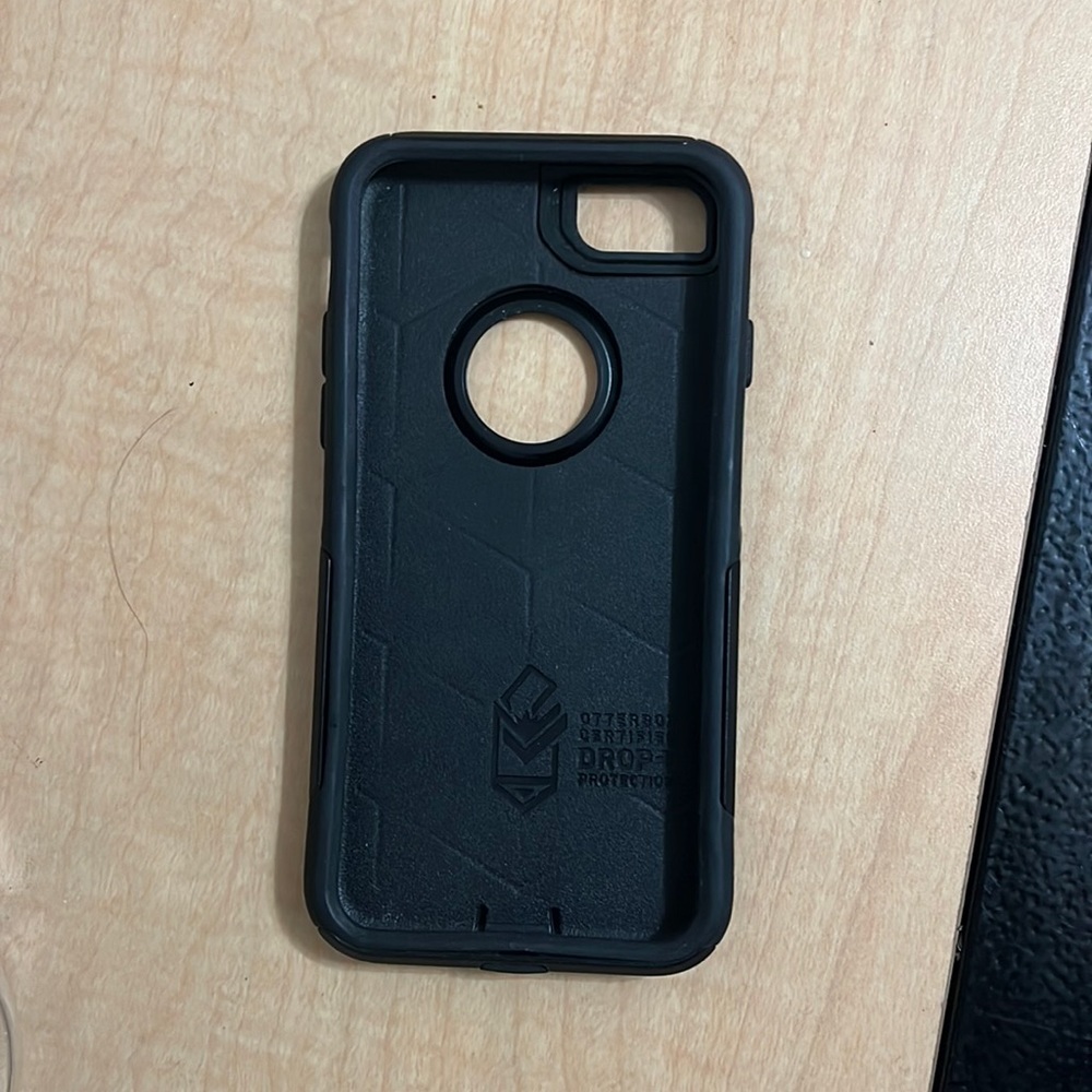 iPhone 8 black otterbox commuter